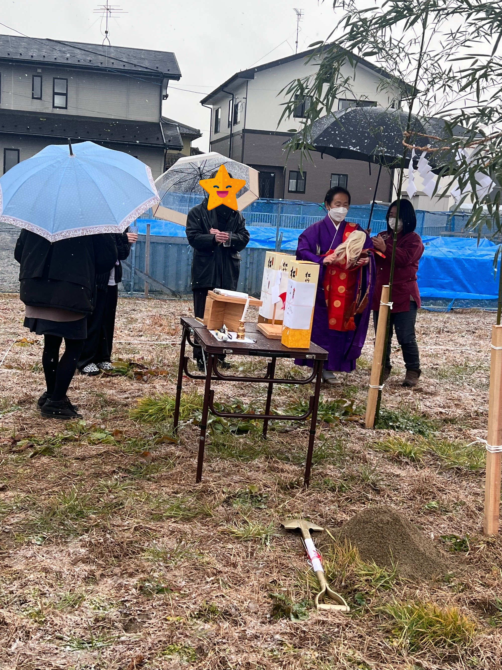雪の中でしたが、地鎮祭を執り行いました。